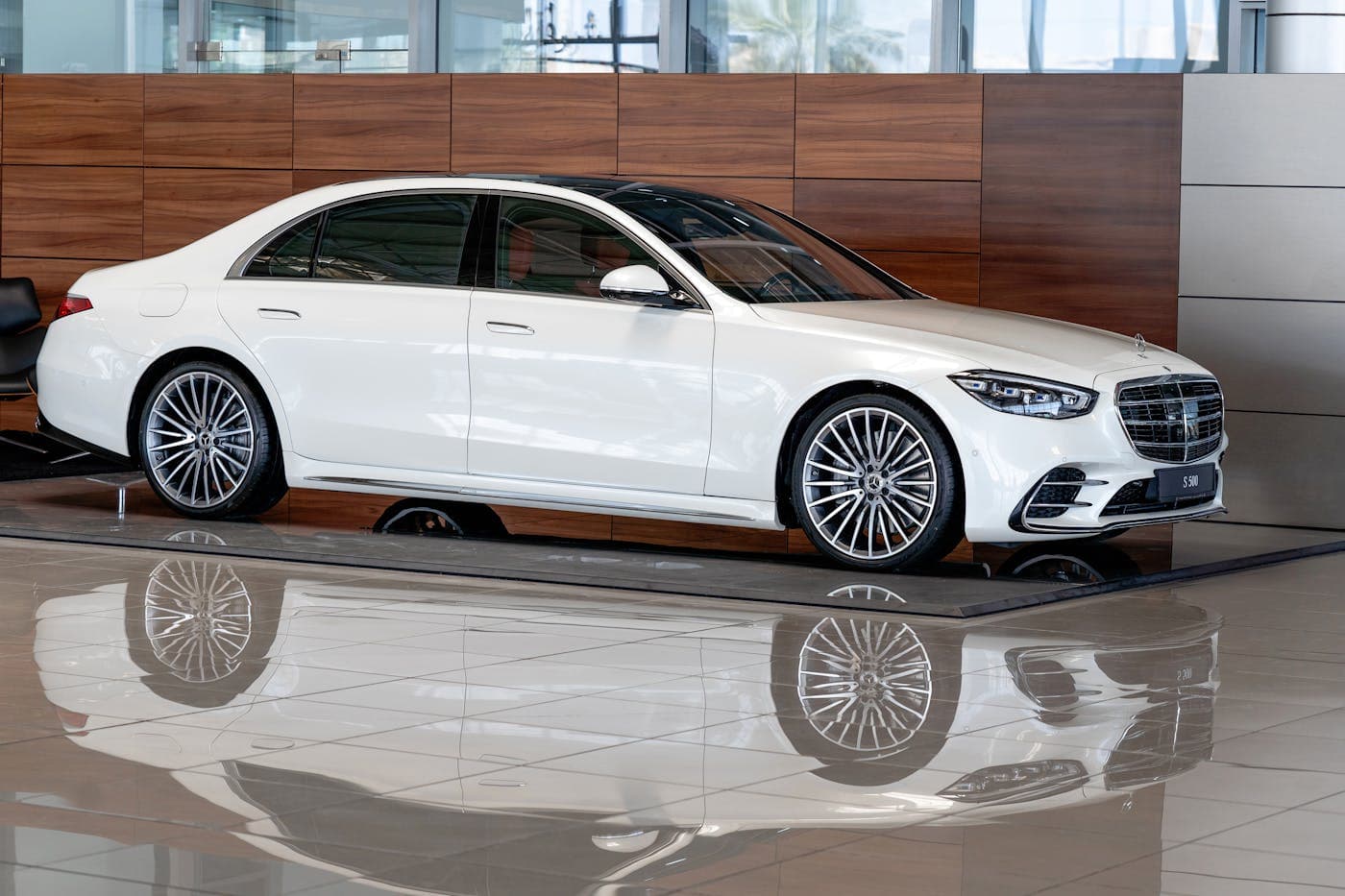 Mercedes-Benz S-Class: view 1