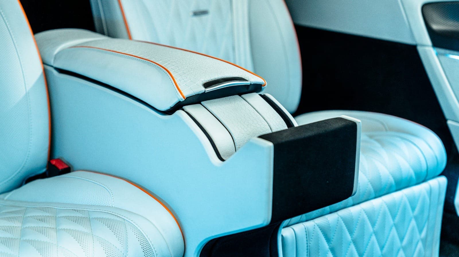 Mercedes V-Class VIP Senzati: view 1
